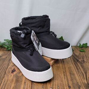 Baffin. Tornio. Black and White Winter Boots. Size 9. NWT